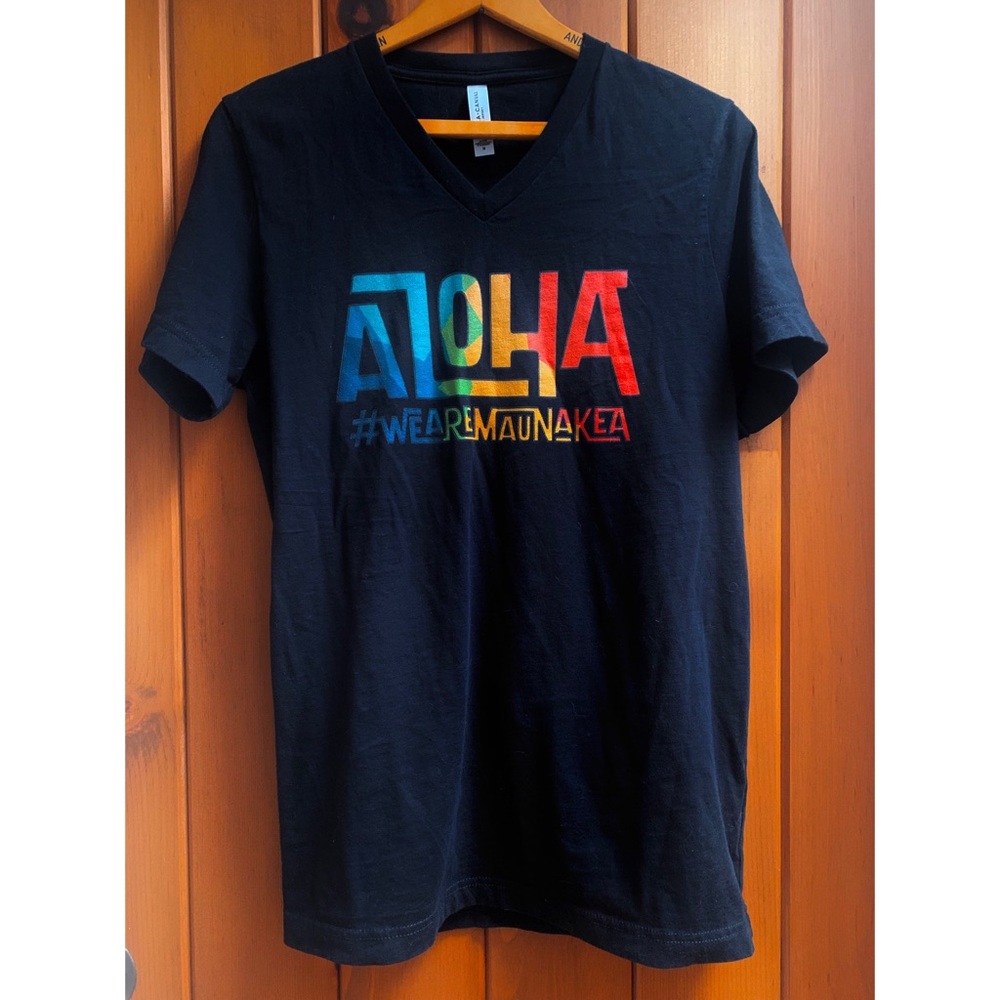 WE ARE MAUNA KEA - ALOHA 100% Cotton V-Neck T-Shirt - Size M